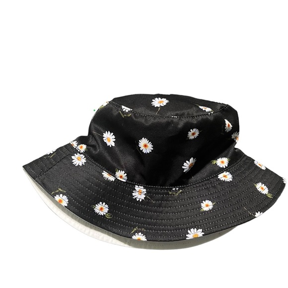 Alice + Olivia Accessories - ALICE + OLIVIA DAISY REVERSIBLE BUCKET HAT